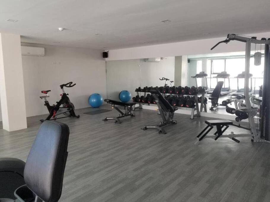 Spacious 2 bedroom 42sqm condo unit Iloilo Exterior foto