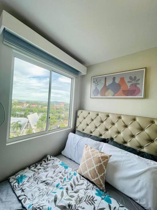 Spacious 2 bedroom 42sqm condo unit Iloilo Exterior foto